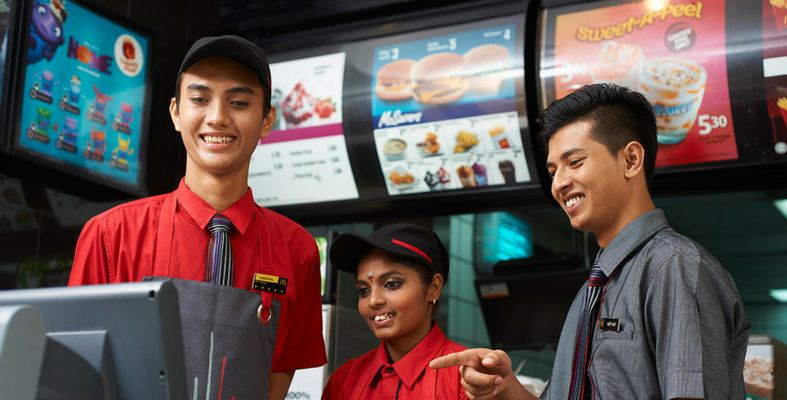 Nak Kerja Di Kuantan Yang Dapat Gaji RM 2,400 Agak Susah, Tapi McDonald's Senang Je!