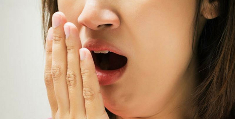 Risau Mulut Berbau Ketika Berpuasa? Ini 6 Tips Berkesan Untuk Korang Praktikkan! 