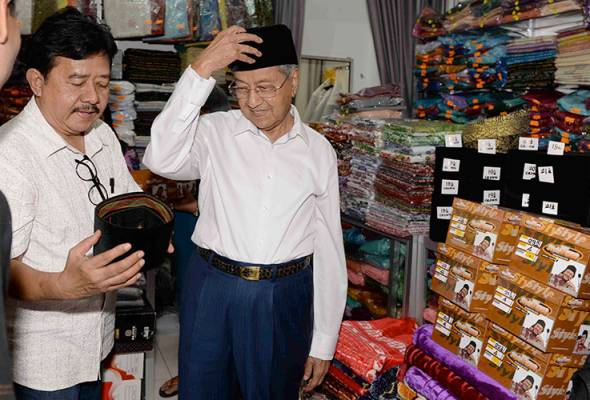 Setiap Kali Ramadbergaya Dengan Songkok Style Tun Raya Tahun Ni Tapi Mana Nak Dapat