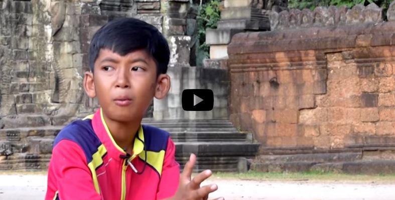 [VIDEO] - Boleh Cakap 16 Bahasa, Rakaman Ini Bongkar Kisah Kanak-Kanak Cambodia Yang Viral Tu!