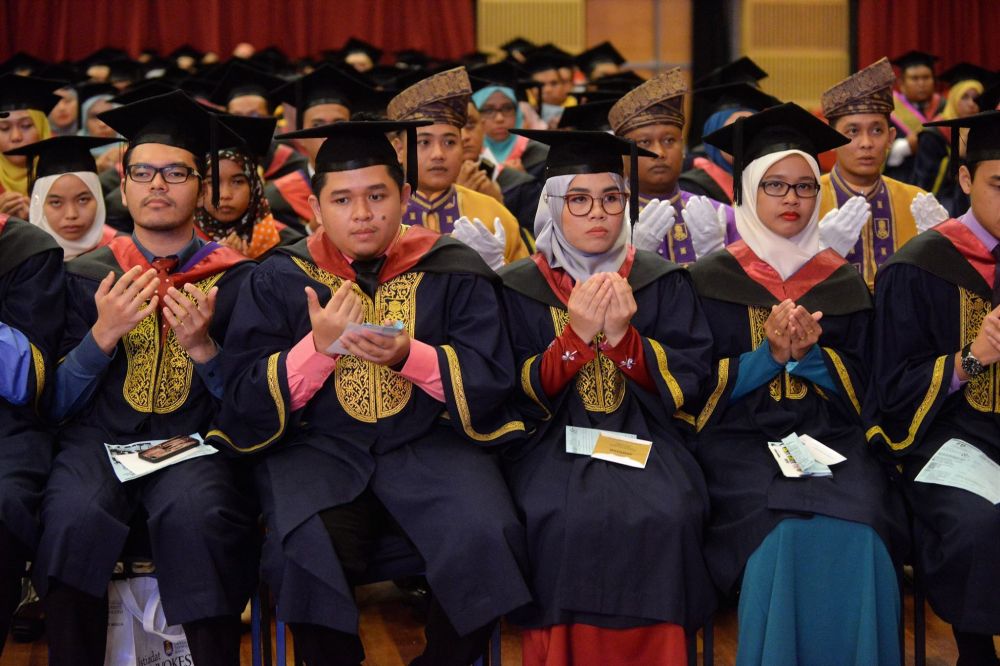 Kajian Bongkar 5 Punca Graduan Malaysia Ramai Yang 'Tanam ...