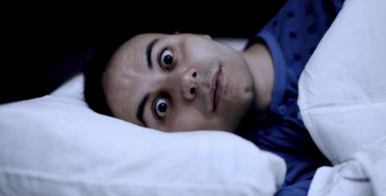 Kenapa Aku Susah Sangat Nak Tidur? Dekat Tempat Kerja Punyalah Ngantuk, Jangan Risau, Ini 8 Trik Padu Untuk Korang! 